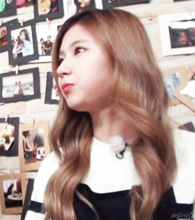 트와이스 사나가 먹고싶은거 마음껏 먹으면.....gif | 인스티즈