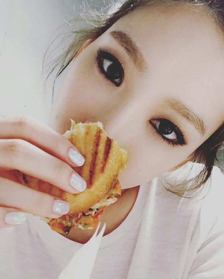 오늘자 분위기 있는 태연 인스타그램.jpgif | 인스티즈