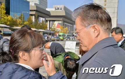 오늘자 광화문 방문한 문재인 | 인스티즈