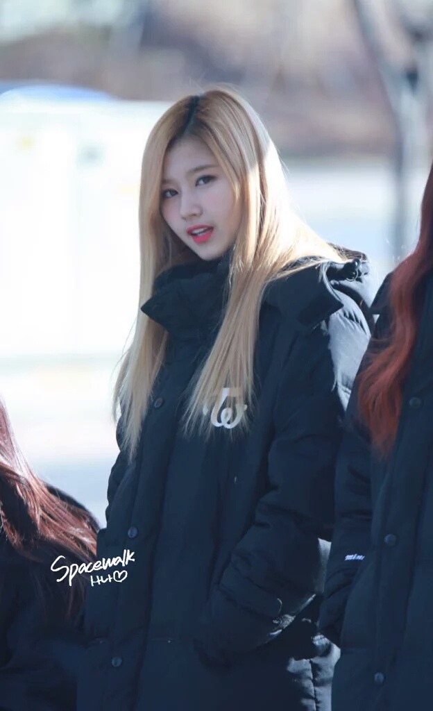 [트와이스] 오늘자 생머리 사나 | 인스티즈