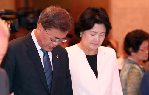 오늘자 6·25전쟁 67주년 참전유공자 위로연에 참석한 문재인 대통령 부부.jpg | 인스티즈