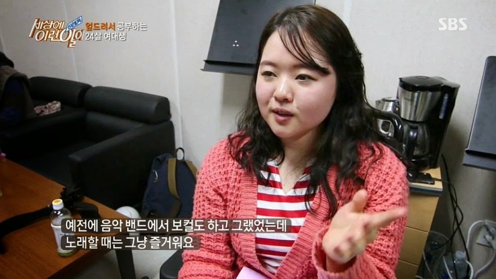 엎드려서 공부하는 여대생 | 인스티즈