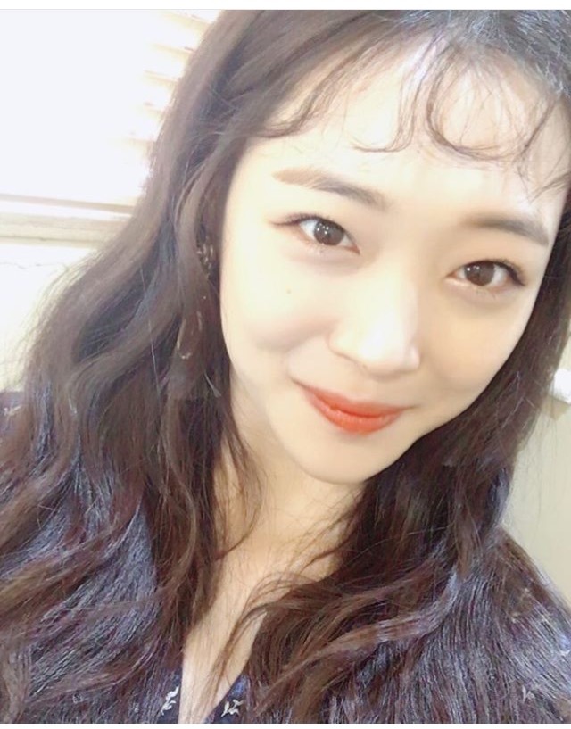 오늘자 설리 | 인스티즈