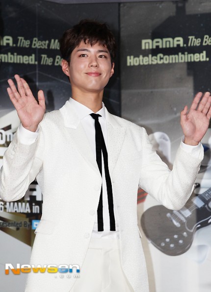 박보검 오늘자 흰수트 .jpg | 인스티즈