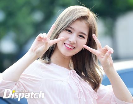 오늘자 트와이스 뮤직뱅크 리허설 출근길 | 인스티즈