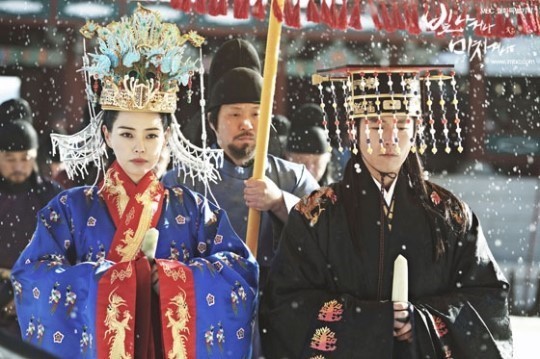 배다른남매 이미지