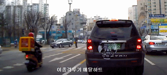 보면서 흐믓한 오토바이 배달원 인성.GIF | 인스티즈