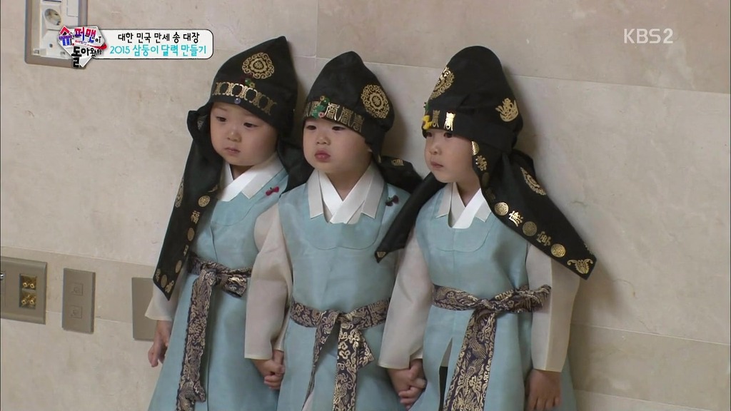 [슈퍼맨이돌아왔다] 서로 손을 꼭 잡고 있는 삼둥이 | 인스티즈