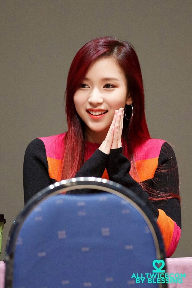 트와이스 미나 이 표정 뭔가 재밌어보여 | 인스티즈