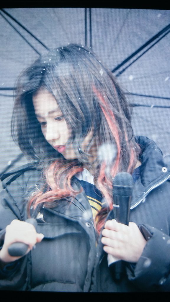 오늘 첫눈 맞는 사나.jpg | 인스티즈