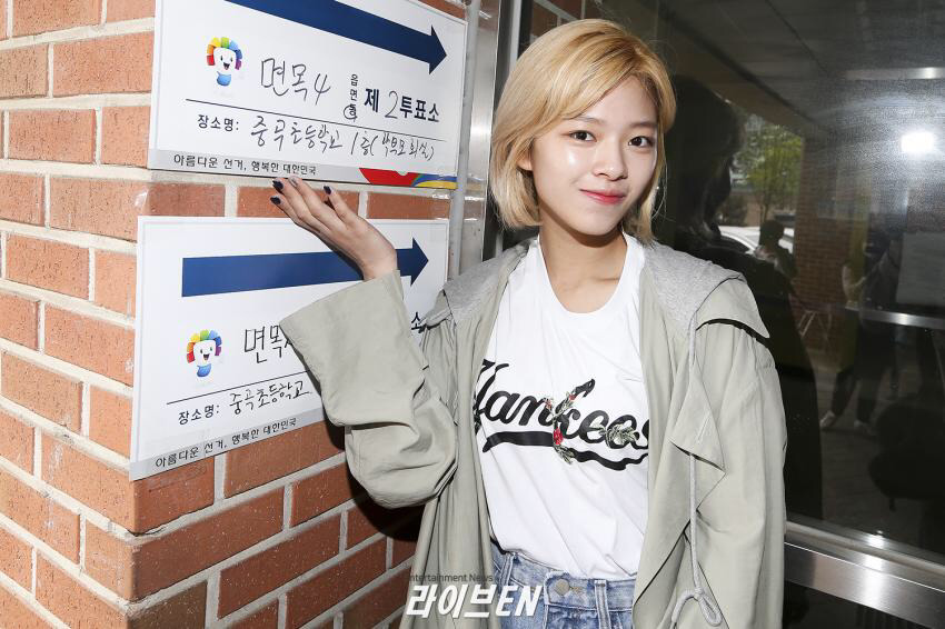 170509 대선투표하는 나연+지효, 정연 | 인스티즈