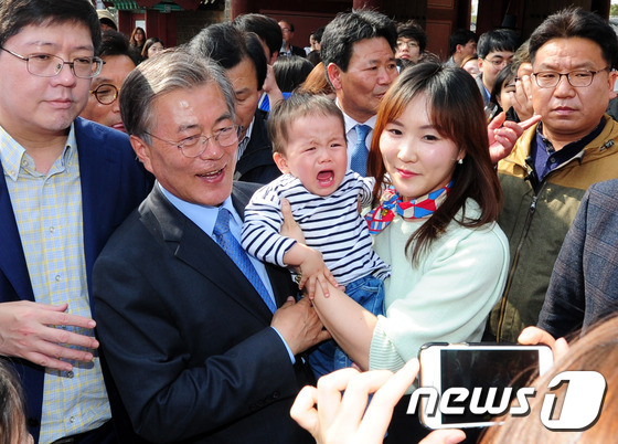 [문재인] 오늘은 전주 지원 유세하러 방문하신 문재인 전 대표.jpg | 인스티즈