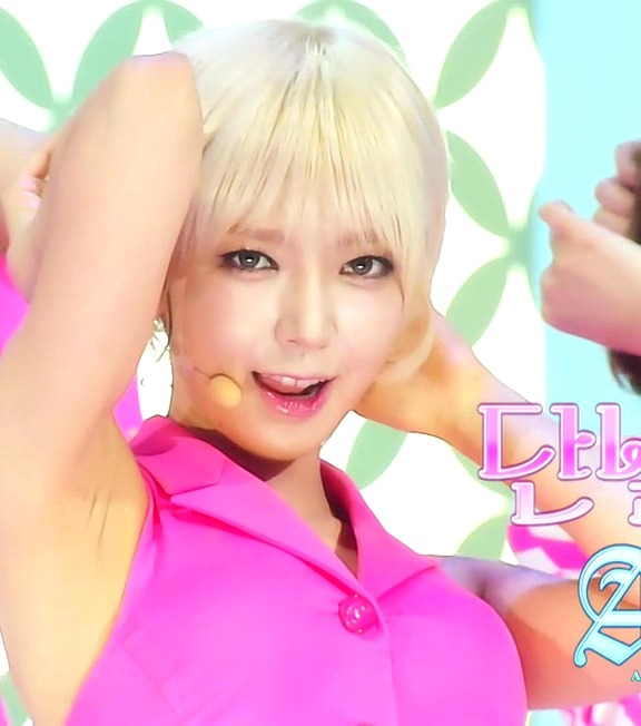 초아 겨드랑이 움짤.JPGIF (feat.야해~) | 인스티즈