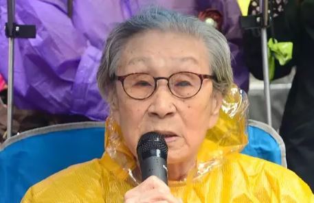  콘돔을 매일같이 씻던 소녀들이 받은 10억엔 | 인스티즈