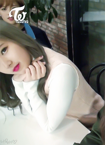 [트와이스] 사나 아이컨택 짤 | 인스티즈