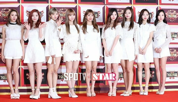 블랙컨셉 고수하는 레드벨벳 | 인스티즈