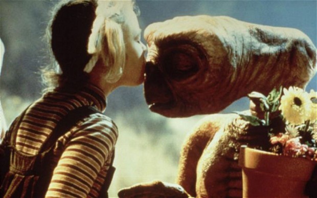 스티븐 스필버그의 명작 감동을 주고간 E.T | 인스티즈