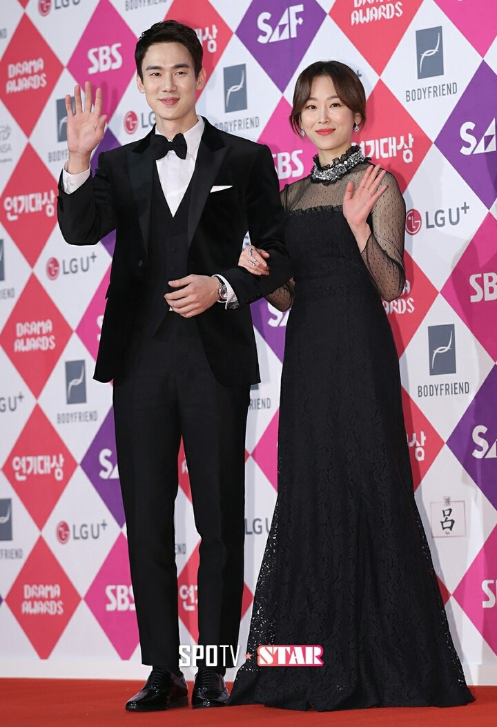오늘자 연기대상 레드카펫 유연석 서현진 | 인스티즈