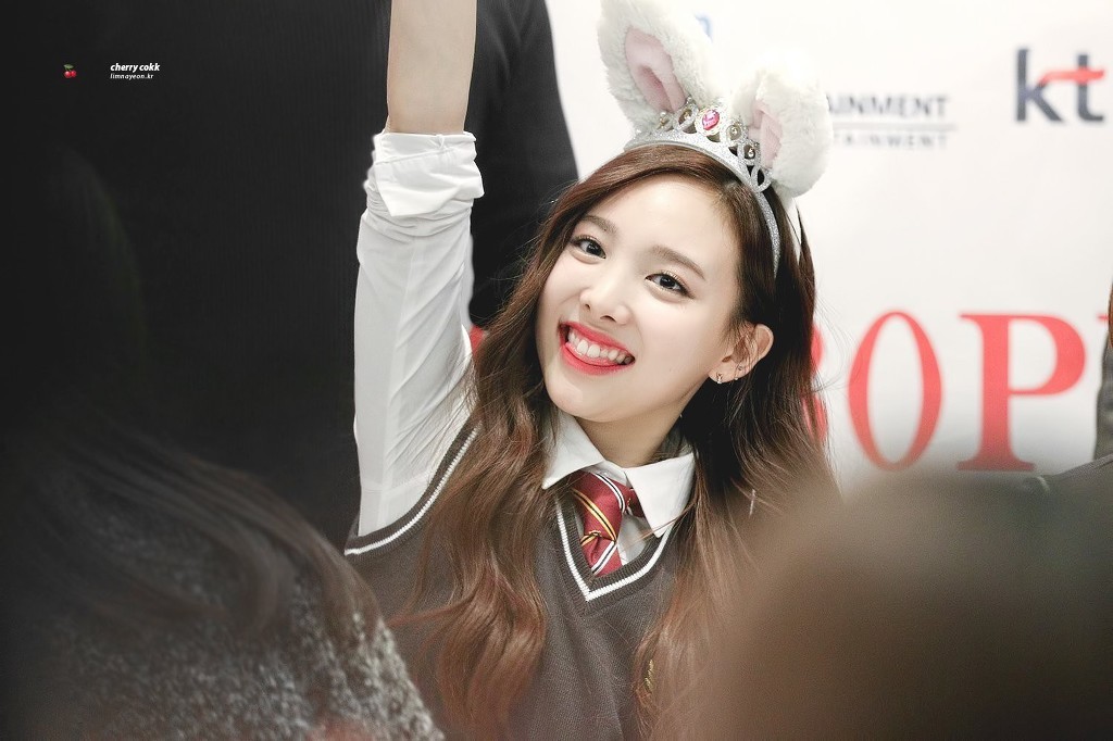 [트와이스] 서열9위 토끼언니 맏내 나연 짤들.jpg | 인스티즈