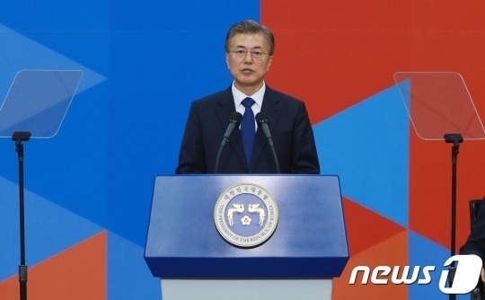 문재인 대통령이 5.18 기념식때 연설문 없이 할수 있었던 비밀 | 인스티즈