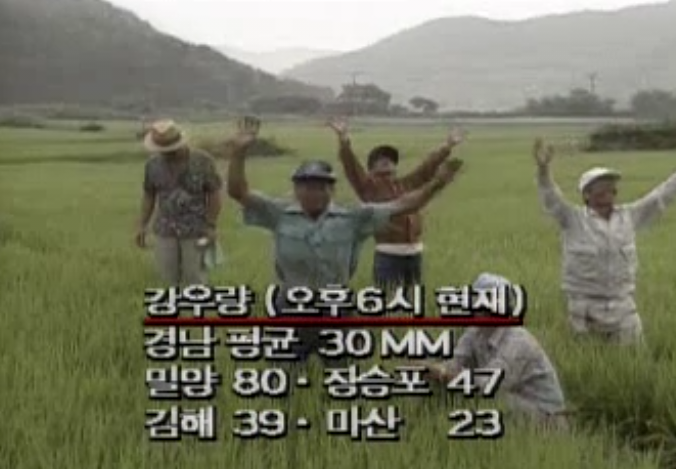 간만에 비가 와서 신난 농부들.jpg | 인스티즈