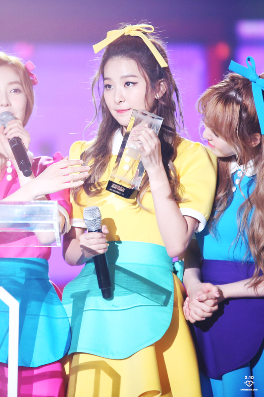 레드벨벳 슬기 왼쪽 어깨 뒤.jpgif | 인스티즈