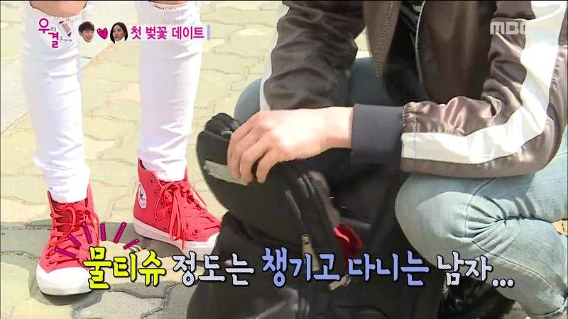 이에 미숫가루 낀 걸그룹 아내와 지켜주려는 남편.......JPG | 인스티즈