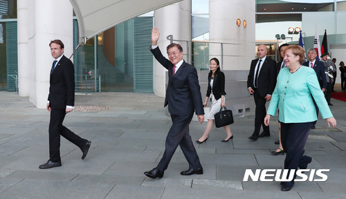 메르켈 총리 만난 문 대통령.jpg | 인스티즈