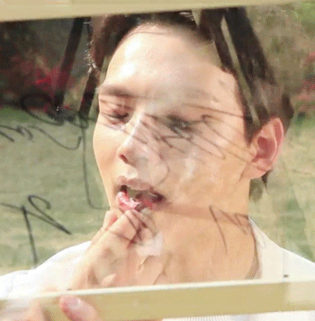 [데이터주의] 남배우들에게 립스틱을 발라보라고 하면.gif | 인스티즈