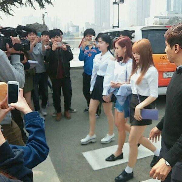 오늘자 건대에 출현한 모모,미나,나연 (트와이스) | 인스티즈