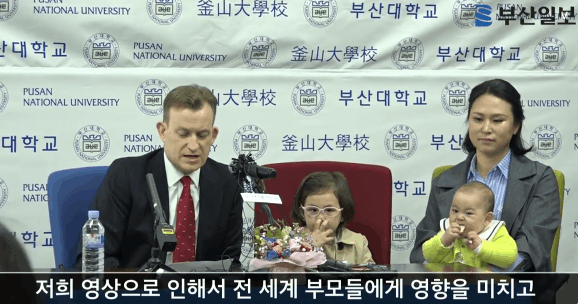 전세계에서 핫한 스타 BBC 방송사고 가족 공식 기자회견 짤.GIF | 인스티즈