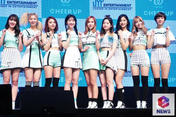 오늘 1시간 차이로 쇼케이스 하는 트와이스와 러블리즈 | 인스티즈