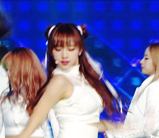 춘리 실사판이라 불리는 우주소녀 성소.gif | 인스티즈