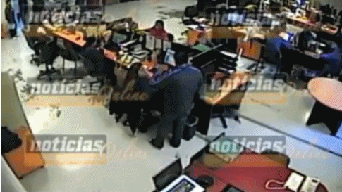 멕시코직원 폭행하는 삼성측 한국 직원.gif | 인스티즈