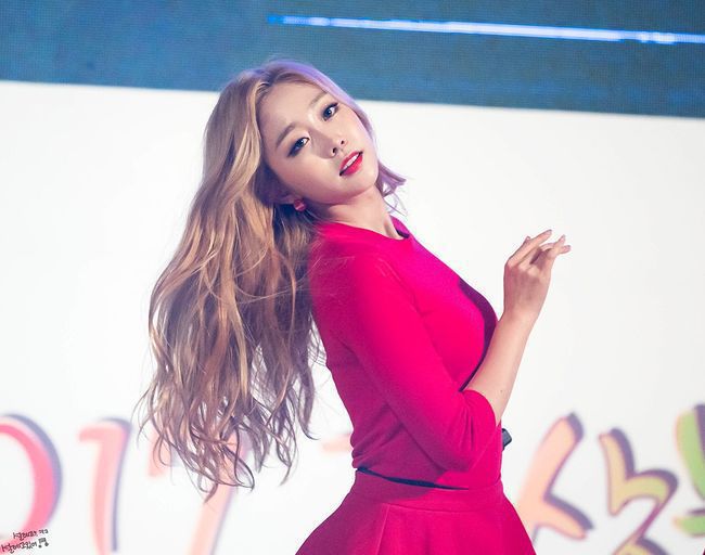 러블리즈 지수는 금발이 낫다 vs 흑발(어두운)쪽이 낫다 | 인스티즈