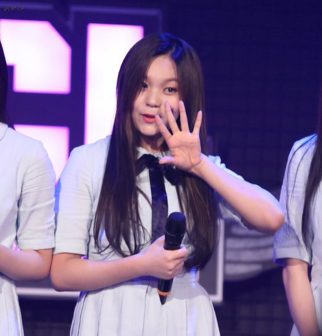[여자친구] 전에 다친 발목이 많이 좋아져서 엄지 | 인스티즈