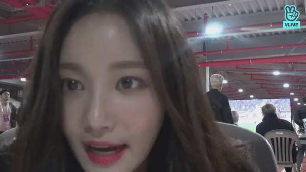 얼빡샷으로 보는 모모랜드 연우의 미모 ㄷㄷ.gif | 인스티즈