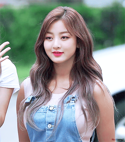 뮤뱅 출근하는 지효.gif | 인스티즈