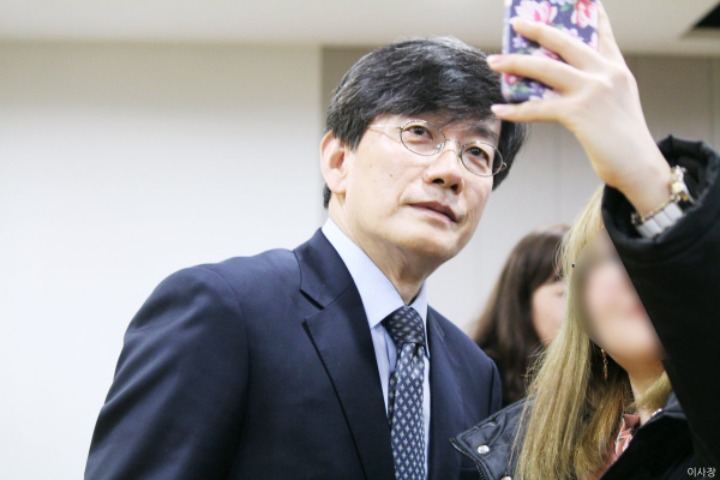 이제 갓 부임한 신입 대학교수 느낌 나는 방송인 | 인스티즈