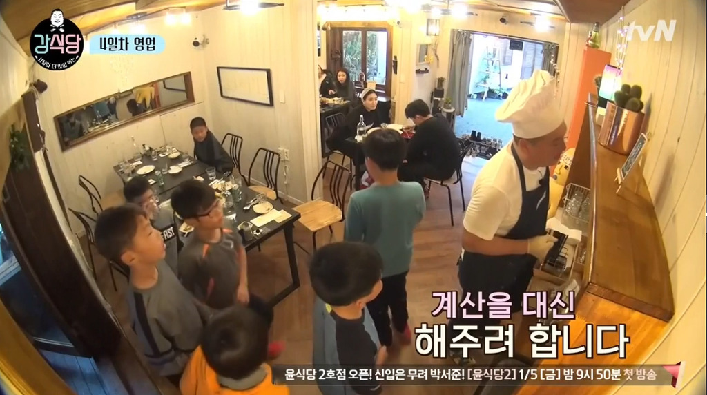 [강식당] 씨름하는 초딩 후배들 보고 신나서 점심값 18만원 내준 강호동.jpg | 인스티즈