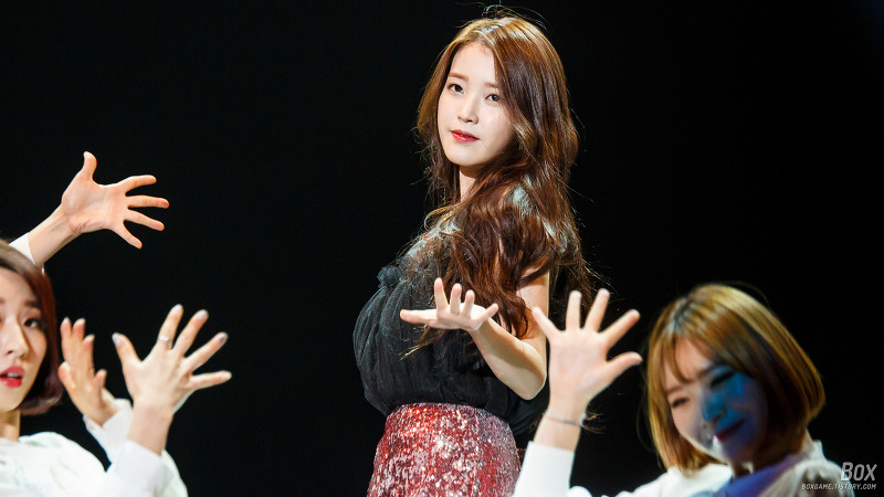 아이유 컴퓨터 배경화면.jpg | 인스티즈
