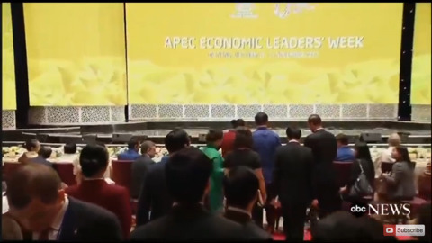 11/10 APEC 갈라 만찬에 참석한 문재인 대통령 | 인스티즈