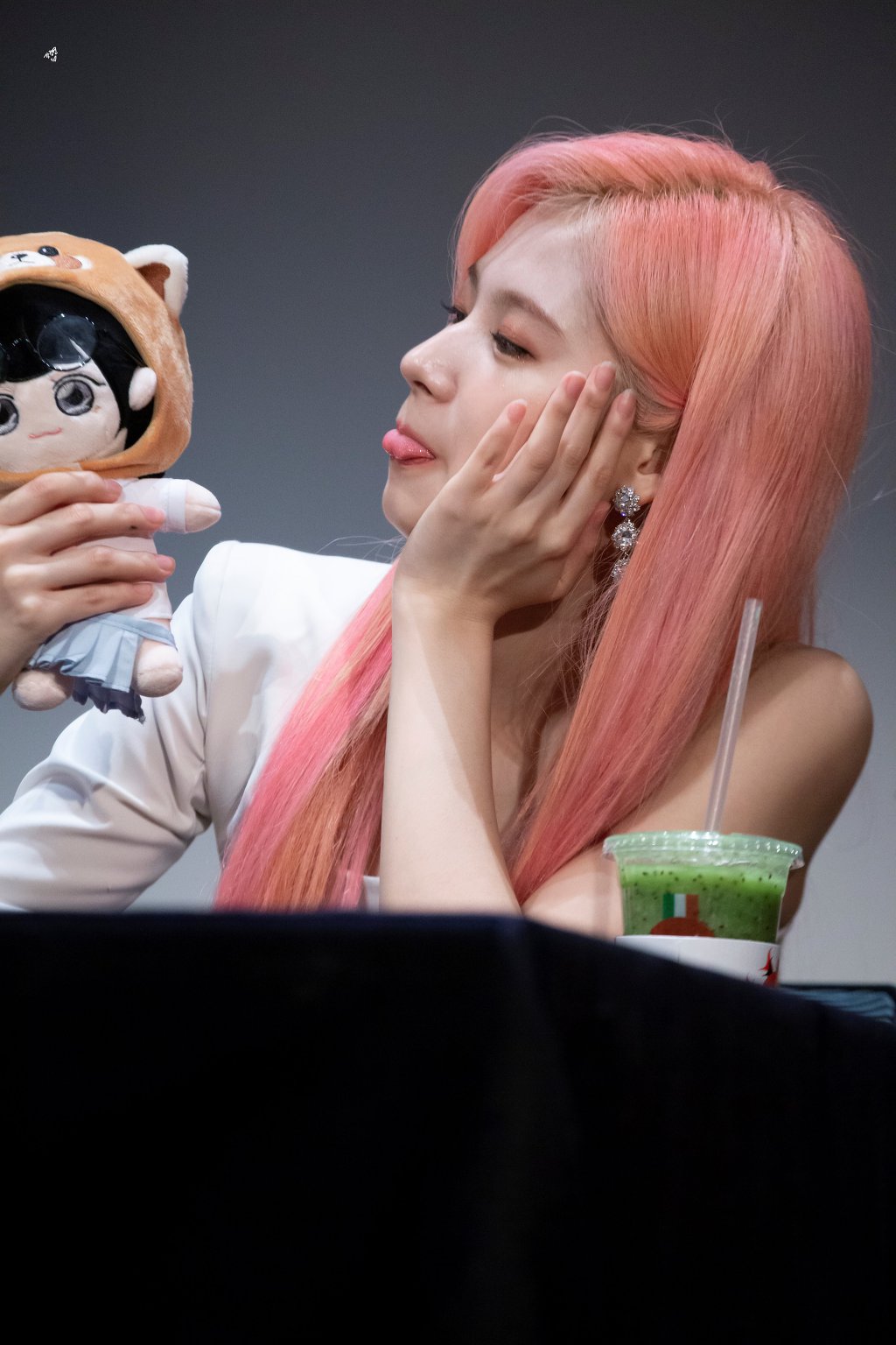 오늘이 생일인 트와이스 사나.jpgif (335장) | 인스티즈
