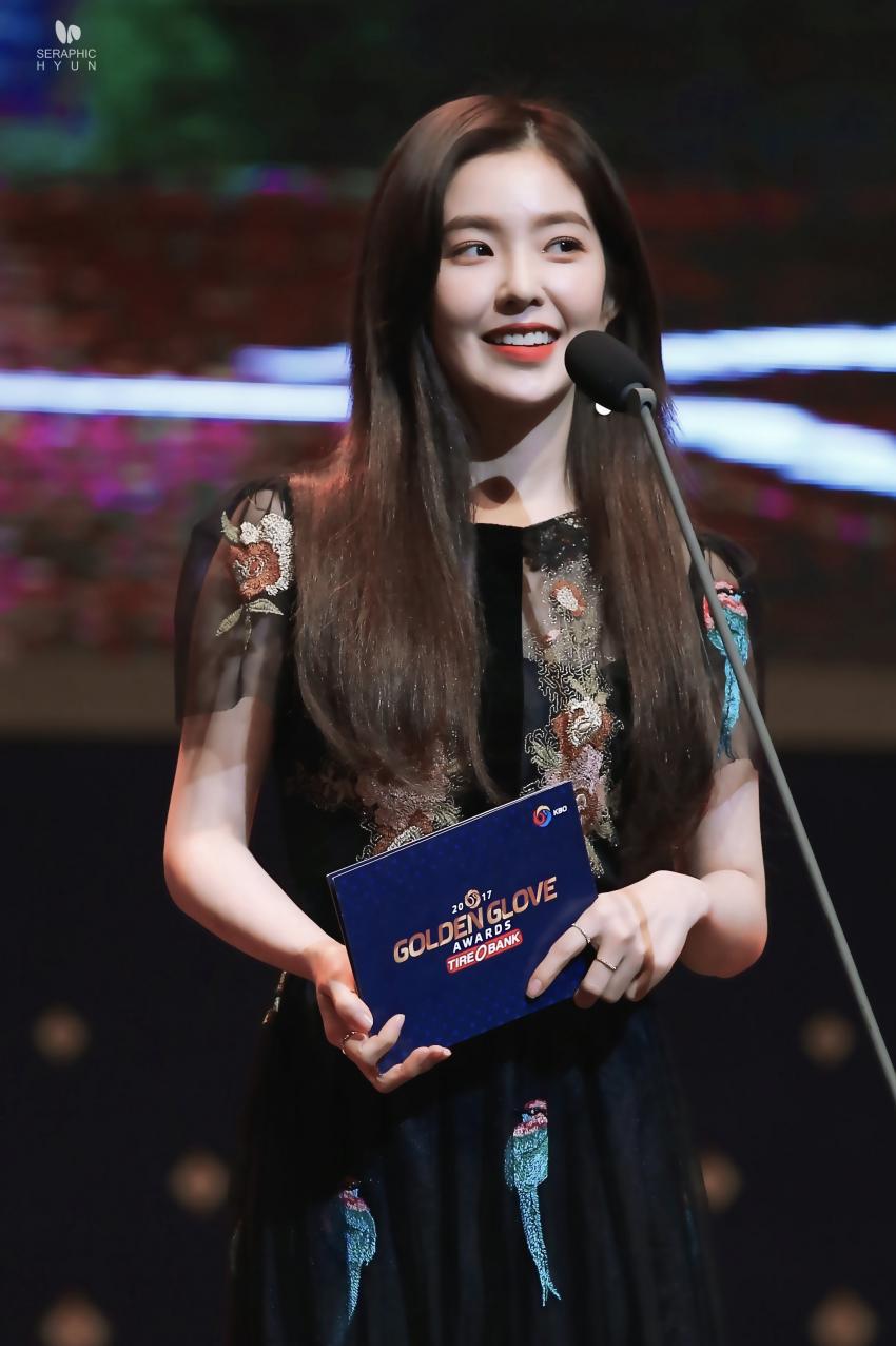 시상식에서 미모 폭격하고 다니는 아이린.jpg | 인스티즈