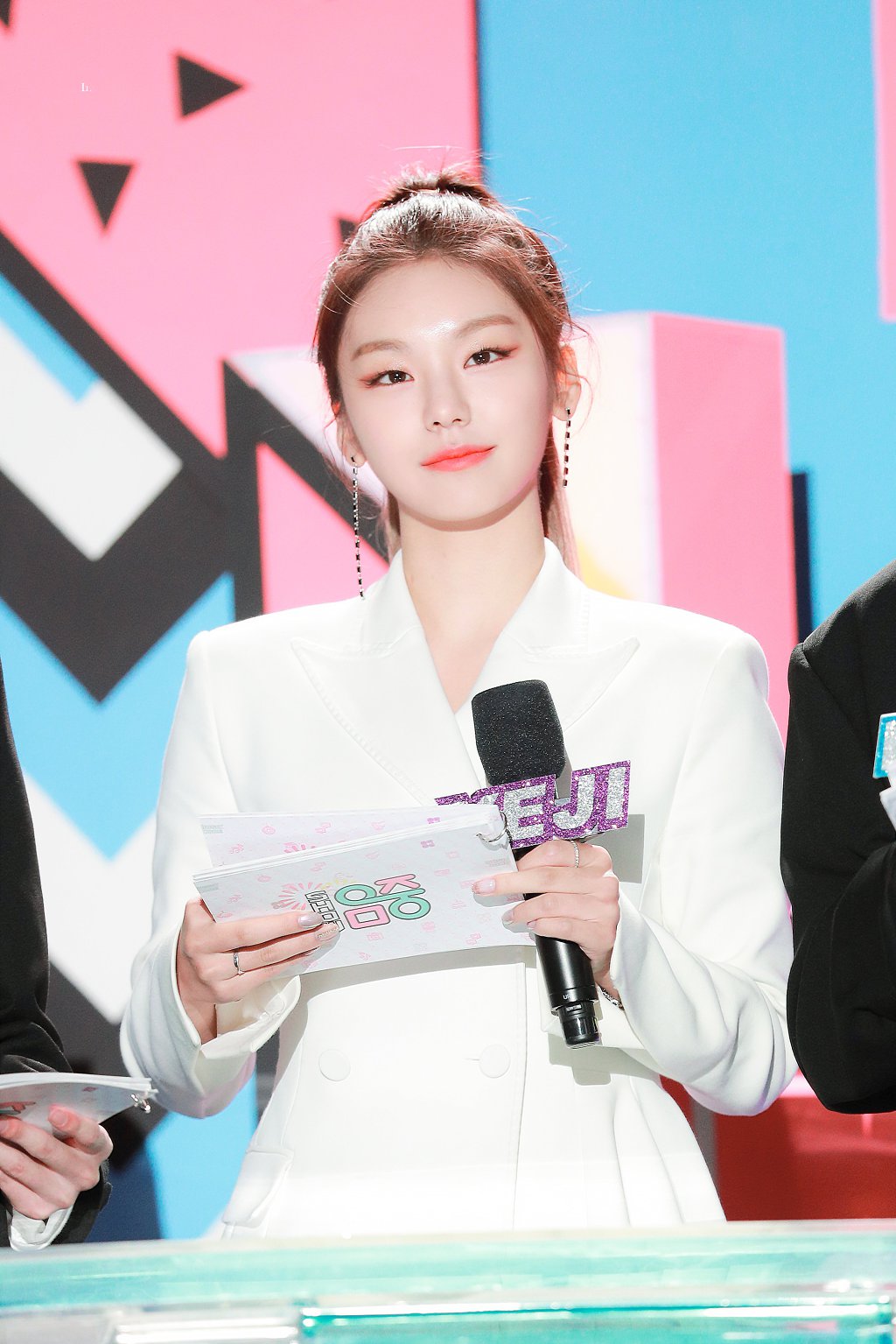 솔직히 좀 귀여운 ITZY 예지.jpgif | 인스티즈