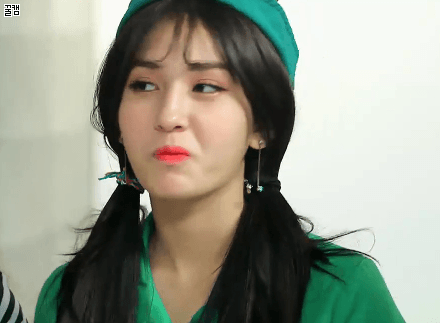 강미나 애교를 본 전소미의 반응.gif | 인스티즈