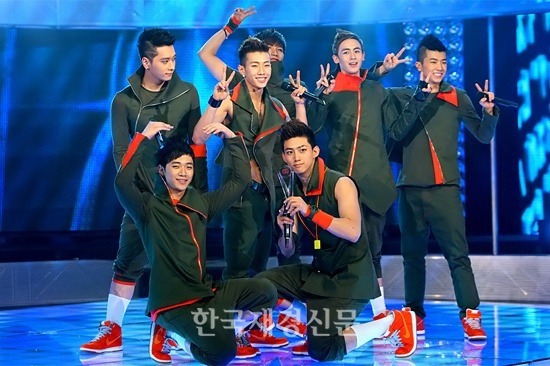 정말 돈받고 일하는 코디가 맞나싶을정도로 역대급 JYP코디모음 | 인스티즈