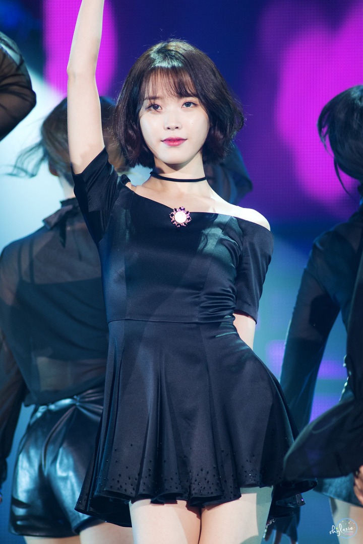 아이유 블랙 원피스.jpg | 인스티즈