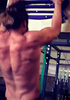 몸 만드는 아쿠아맨.gif | 인스티즈