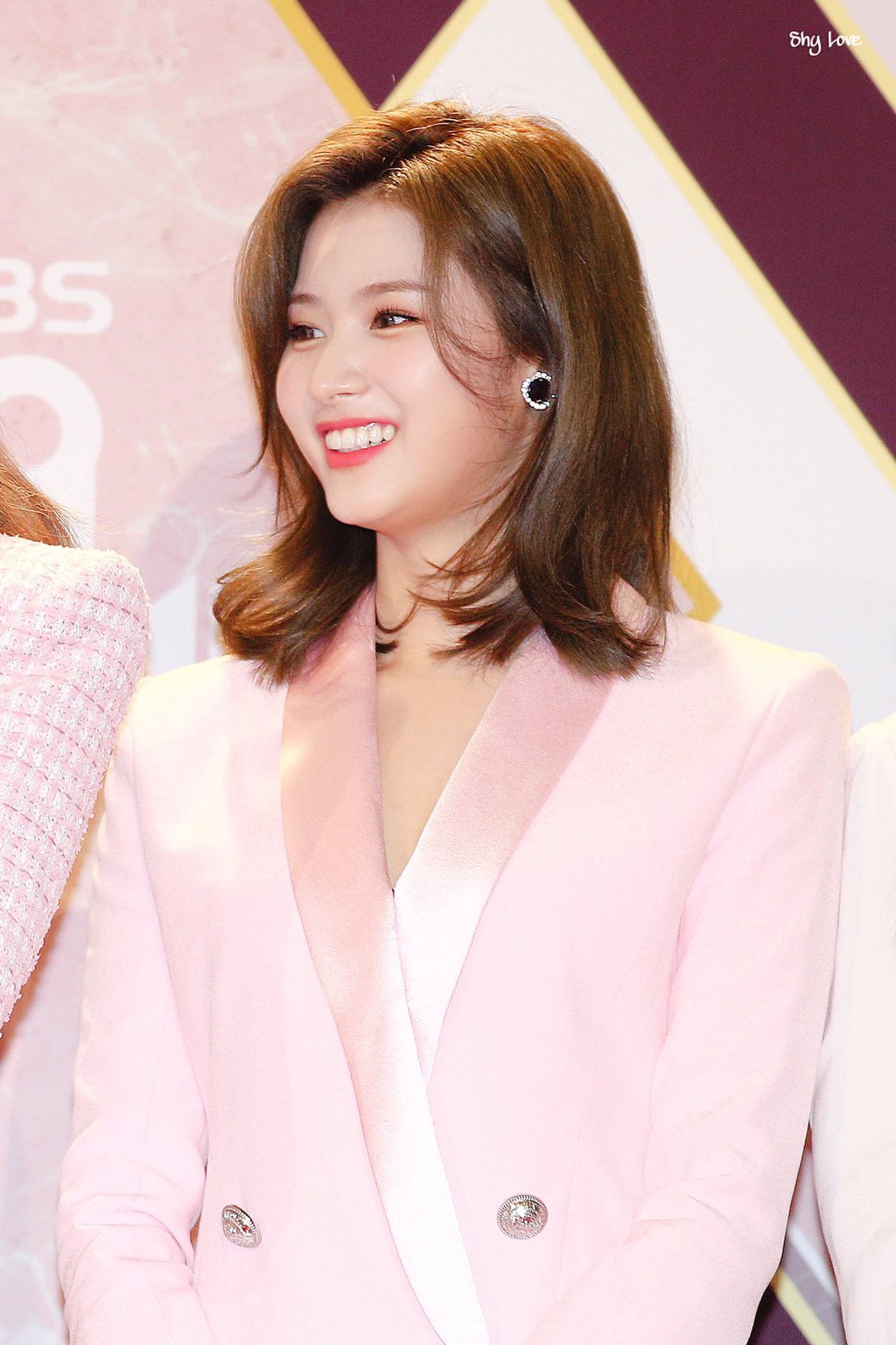 오늘이 생일인 트와이스 사나.jpgif (335장) | 인스티즈
